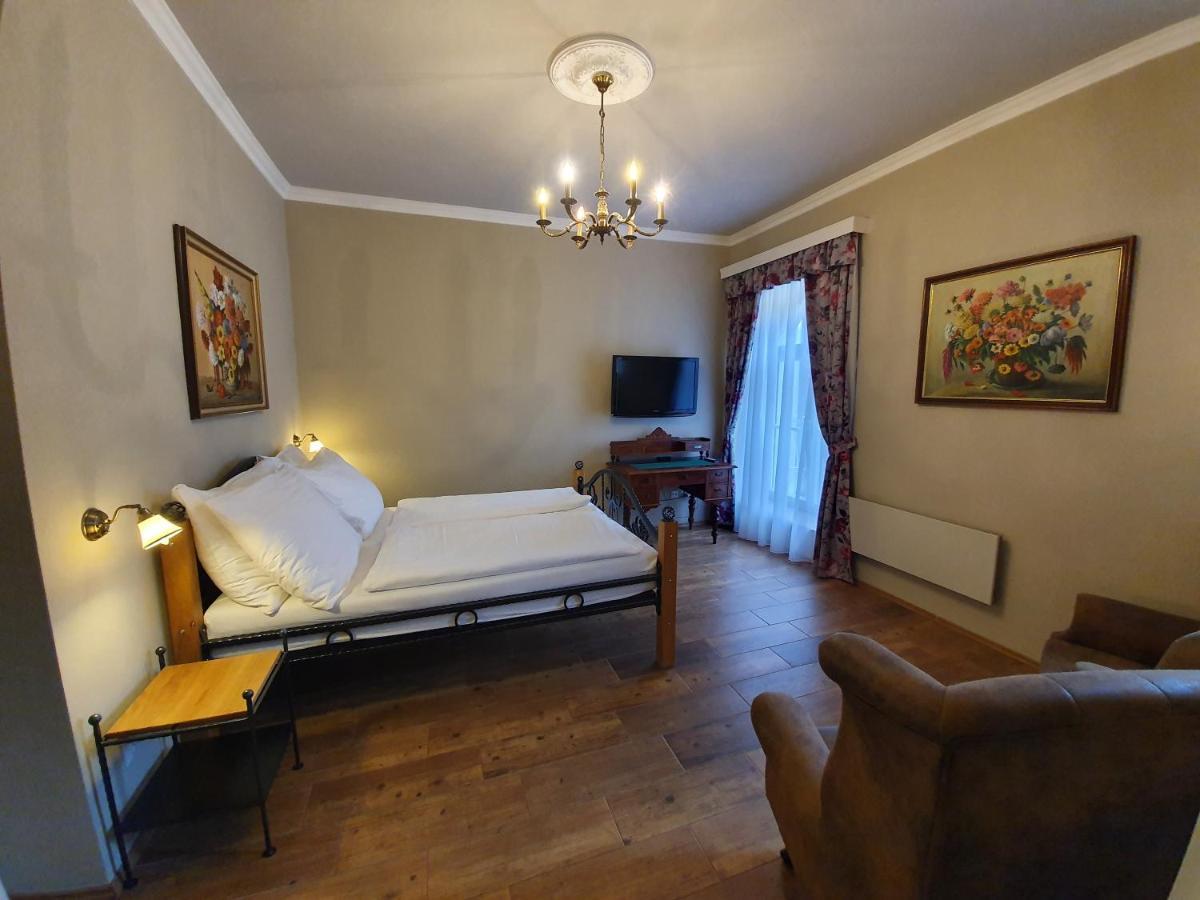 Lesni Hotel Perslak Nova Bystrice Exterior photo